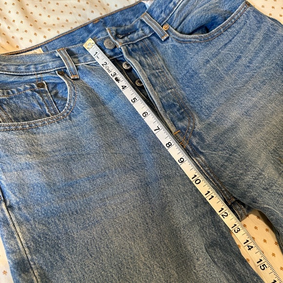 Levi’s Extra High Rise Wide Leg Raw Hem Crop - Picture 2 of 6